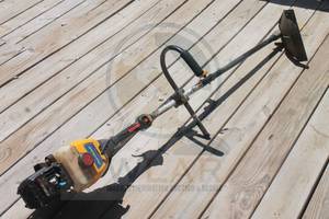 lot 184 image: CUB CADET CC2090&nbsp 2- CYCLE GAS STRAIGHT SHAFT STRING TRIMMER  BRUSH CUTTER&nbsp