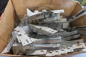 lot 200 image: GENEROUS AMOUNT SIMPSON STRONG-TIE&nbsp LUS210&nbsp JOIST HANGERS&nbsp