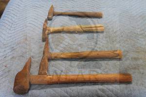 lot 63 image: TOTAL OF 4&nbsp ANTIQUE TACK WOOD HANDLE HAMMERS&nbsp