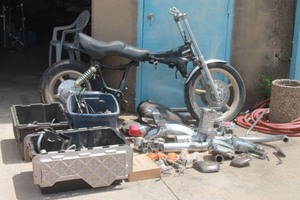 lot 37 image: VINTAGE MARCH&nbsp 1985 YAMAHA MOTOR CO , 385 MOTORCYCLE&nbsp JYA56VOO6FA005025 DISASSEMBLED PROJECT WITH&nbsp GENEROUS AMOUNT OF VARIOUS REPAIR PARTS RESTORATION  CUSTOM BUILDING WITH&nbsp YAMAHA MANUAL  SEE PICS NO TITLE
