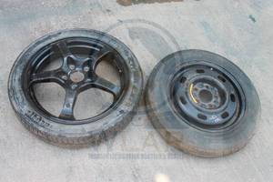 lot 28 image: TOTAL OF 2 SPARE RIM WHEELS WITH TIRES ,MAXXIS T13570R18 &amp&nbsp FIRESTONE T125 90R15&nbsp