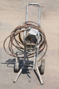 lot 39 image: SPRAYTECH APEX SERIES PISTON PUMP PAINT SPRAYER&nbsp 0512183&nbsp ON WHEELS WITH&nbsp AIR&nbsp HOSE&nbsp