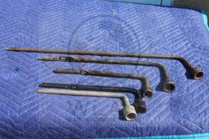 lot 46 image: TOTAL OF 5&nbsp ASSORTED LUG WRENCHES&nbsp