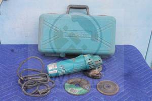 lot 81 image: MAKITA&nbsp 4 DISC GRINDER N9514B&nbsp IN MAKITA CARRY CASE WITH 2 -BLADES&nbsp