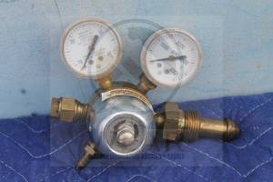 lot 83 image: UNIWELD ARGON DUAL REGULATOR ,CEFG14-6&nbsp