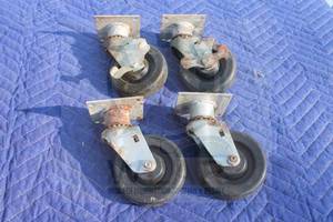 lot 98 image: TOTAL OF 4 CASTERS , 4&nbsp ( 2- BRAKE LOCKING )&nbsp