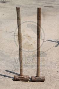 lot 105 image: TOTAL OF 2 - WOOD HANDLE SLEDGEHAMMERS , 36&nbsp