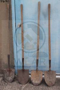 lot 110 image: TOTAL OF 4 - WOOD HANDLE TEMPERED SHOVELS&nbsp