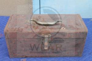 lot 124 image: VINTAGE RED KENNEDY METAL TOOL BOX , 16 X 8H&nbsp