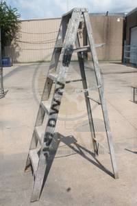 lot 127 image: ASBBY ALUMINUM 6FT LADDER WITH TRAY&nbsp