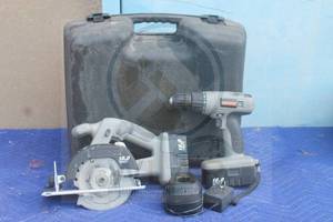 lot 140 image: CRAFTSMAN TRIM SAW 315114232 DRILL DRIVER ,2- BATTERIES 315113860 &nbsp STANDING CHARGER WITH&nbsp STORAGE CASE&nbsp