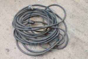 lot 162 image: ESSEXROYAL 123 SOW WATER RESISTANT 600 VOLT EXTENSION CORD E42608B