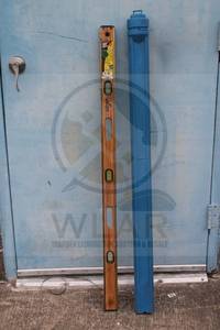 lot 166 image: VINTAGE 48 MAYES LAMINATED HARDWOOD LEVEL CONTRACTOR SERIES IN MAYES STORAGE CASE