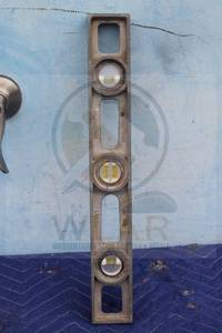 lot 180 image: ANTIQUE 18 MAYES BROS LEVEL ALUMINUM ORIGINATORS OF THE ALUMINUM LEVEL