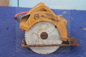 lot 194 image: BLACK AND DECKER 7 14 CIRCULAR SAW 7308