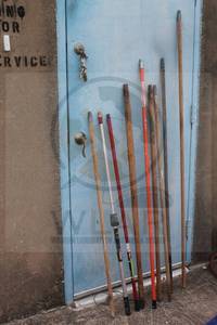 lot 32 image: TOTAL OF 9 ASSORTED BRAND SIZE EXTENSION POLES&nbsp