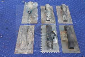 lot 217 image: TOTAL OF 6&nbsp ASSORTED BRAND NOTCHED HAND TROWELS&nbsp  SEE PICS&nbsp