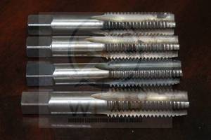 lot 26 image: TOTAL OF 4 HSS 4FLUTE&nbsp PLUG HAND&nbsp TAPS , 4 14 L&nbsp