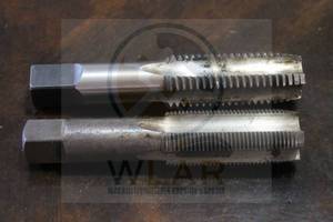 lot 28 image: TOTAL OF 2 HSS 4FLUTE PIPE HAND TAPS , 5L&nbsp &amp 5 18L&nbsp