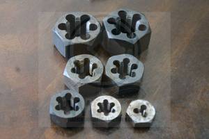lot 43 image: TOTAL OF 7 ASSORTED&nbsp BRAND SIZE HEX THREADING&nbsp TOOL DIES  SEE PICS&nbsp