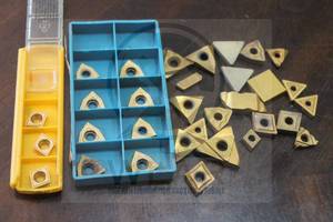 lot 98 image: GENEROUS AMOUNT GOLD ASSORTED SIZESHAPE CARBIDE TURNING INSERTS  SEE PICS&nbsp