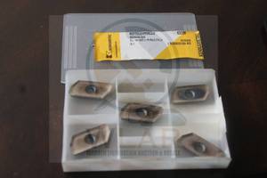 lot 102 image: KENNAMETAL 24MM RADIUS KC410M CARBIDE 5PC&nbsp MILLING INSERTS  IN CASE&nbsp