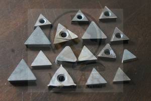 lot 108 image: TOTAL OF 16 ASSORTED BRANDSIZE TRIANGLE CARBIDE MILLING INSERTS&nbsp