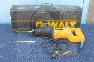lot 49 image: DEWALT DW304 VS RECIPROCATING SAW WITH 2-BLADES &amp DEWALT STORAGE CASE&nbsp
