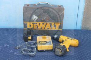 lot 50 image: DEWALT DW952 ADJUSTABLE CLUTCH CORDLESS VSR DRILL WITH 2-DEWALT XR&nbsp &nbspBATTERY PACK&nbsp DW9061  DEWALT CHARGER &amp DEWALT STORAGE CASE&nbsp