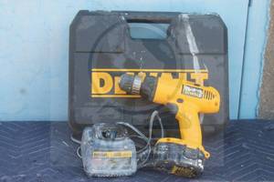 lot 72 image: DEWALT DW954 VSR CORDLESS DRILL WITH CHARGER DW9107 &amp BATTERY DW9094 AND DEWALT STORAGE CASE&nbsp