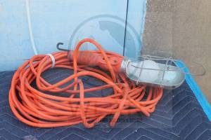 lot 5 image: PORTABLE&nbsp INCANDESCENT PLUG IN METAL GUARD&nbsp HANDHELD&nbsp WORKLIGHT&nbsp &nbsp