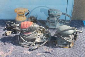 lot 36 image: TOTAL OF 4 ASSORTED BRAND PALM SANDERS, DEWALT, MAKITA, BLACK &amp DECKER &amp ULTRA STEEL&nbsp