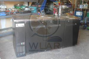 lot 86 image: AVANTCO REFRIGERATION 178UDD72HC&nbsp &nbspMULTI TAP KEGERATOR BEER DISPENSER WITH DRAFT BEER SYSTEM KEG COUPLERS &nbsp REGULATORS  2-TAP KEGERATOR CONVERSION KIT  FLEXIBLE HOSES  SEE PICS&nbsp
