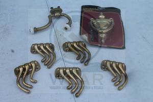 lot 98 image: TOTAL OF 7 SOLID BRASS TRIPLE ARM SWING COAT HATROBE HOOKS&nbsp