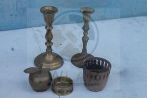 lot 100 image: TOTAL OF 5 MISC BRASS&nbsp PIECES -TAPER CANDLE HOLDERS, APPLE BELL,TEALIGHT HOLDER  SEE PICS&nbsp