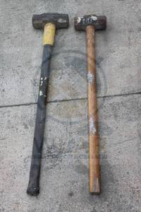 lot 102 image: TOTAL OF LARGE&nbsp 2 SLEDGEHAMMERS , 34 &amp 35&nbsp