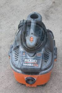 lot 106 image: RIDGID PORTABLE 4-GALLON SHOP VAC WD40700  NO HOSE&nbsp