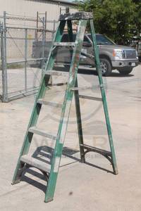 lot 111 image: GORILLA 6FT FIBERGLASS LADDER WITH TRAY  SEE PICS&nbsp