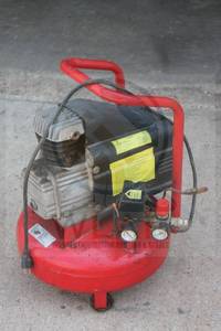 lot 114 image: CLARKE PANCAKE AIR COMPRESSOR AC2001