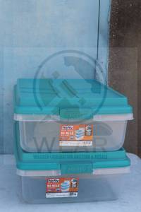 lot 124 image: TOTAL OF 2 HEFTY HI-RISE CLEAR 40QT LIDDED STORAGE SOLUTIONS TOTES&nbsp