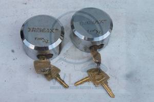 lot 154 image: TOTAL OF 2 TRIMAX THP XL&nbsp HOCKEY PUCK LOCK WITH KEYS&nbsp