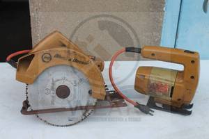 lot 160 image: BLACK &amp DECKER 7 CIRCULAR SAW &amp BLACK &amp DECKER JIG SAW 7504&nbsp