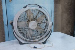 lot 164 image: LASKO WIND MACHINE 20 PIVOTING AIR CIRCULATOR FLOOR FAN TYPE 20 FAN&nbsp