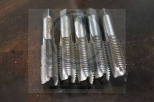 lot 194 image: TOTAL OF 5 HSS 3FLUTE PLUG HAND TAPS&nbsp