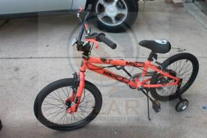 lot 7 image: MADD GEAR MGONE FREESTYLE&nbsp BMX 20 ORANGE&nbsp BIKE WITH TRAINING WHEELS&nbsp