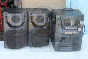 lot 228 image: PANASONIC 5CD CHANGER STEREO SYSTEM SA-AK-12 WITH&nbsp PANASONIC SPEAKERS&nbsp