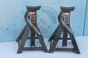lot 230 image: SET OF CRAFTSMAN 2 14 TON&nbsp 4,500 LB CAPACITY JACK STANDS&nbsp