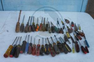 lot 204 image: GENEROUS AMOUNT OF ASSORTED BRAND SIZE&nbsp FLAT HEAD SCREWDRIVERS&nbsp  SEE PICS&nbsp