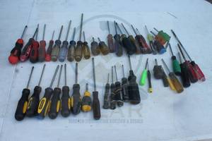lot 205 image: GENEROUS AMOUNT OF ASSORTED BRAND SIZE PHILLIPS HEAD SCREWDRIVERS  SEE PICS&nbsp