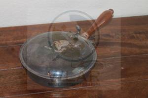 lot 8 image: VINTAGE&nbsp SHEFFIELD SILVER EPC 800&nbsp WOOD HANDLE SILVERPLATED&nbsp SILENT BUTLER CRUMB CATCHER , 6 DIAM&nbsp